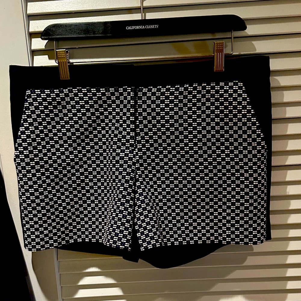 Stylish Black and White Women's Shorts, Sz 10